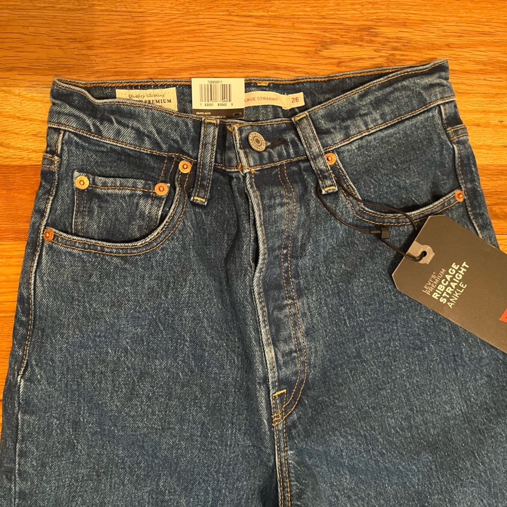 Levi’s Premium Ribcage Straight Ankle Jeans- Size 26